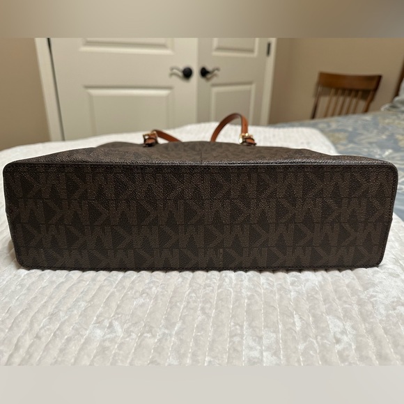 Micheal khors bag - Picture 4 of 4